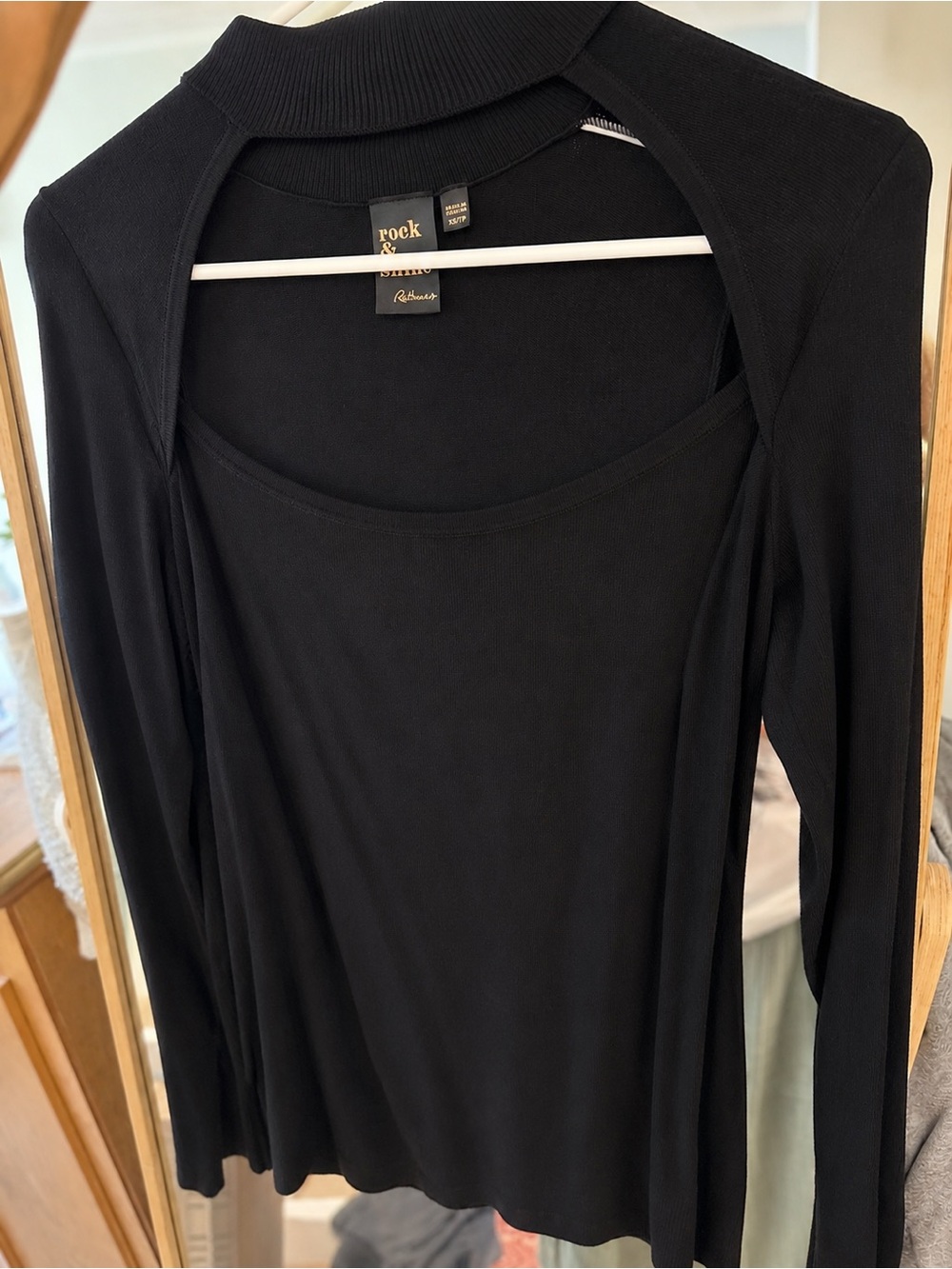 Rock & shine Reitmans Black Long Sleeve cut out -Neck Top